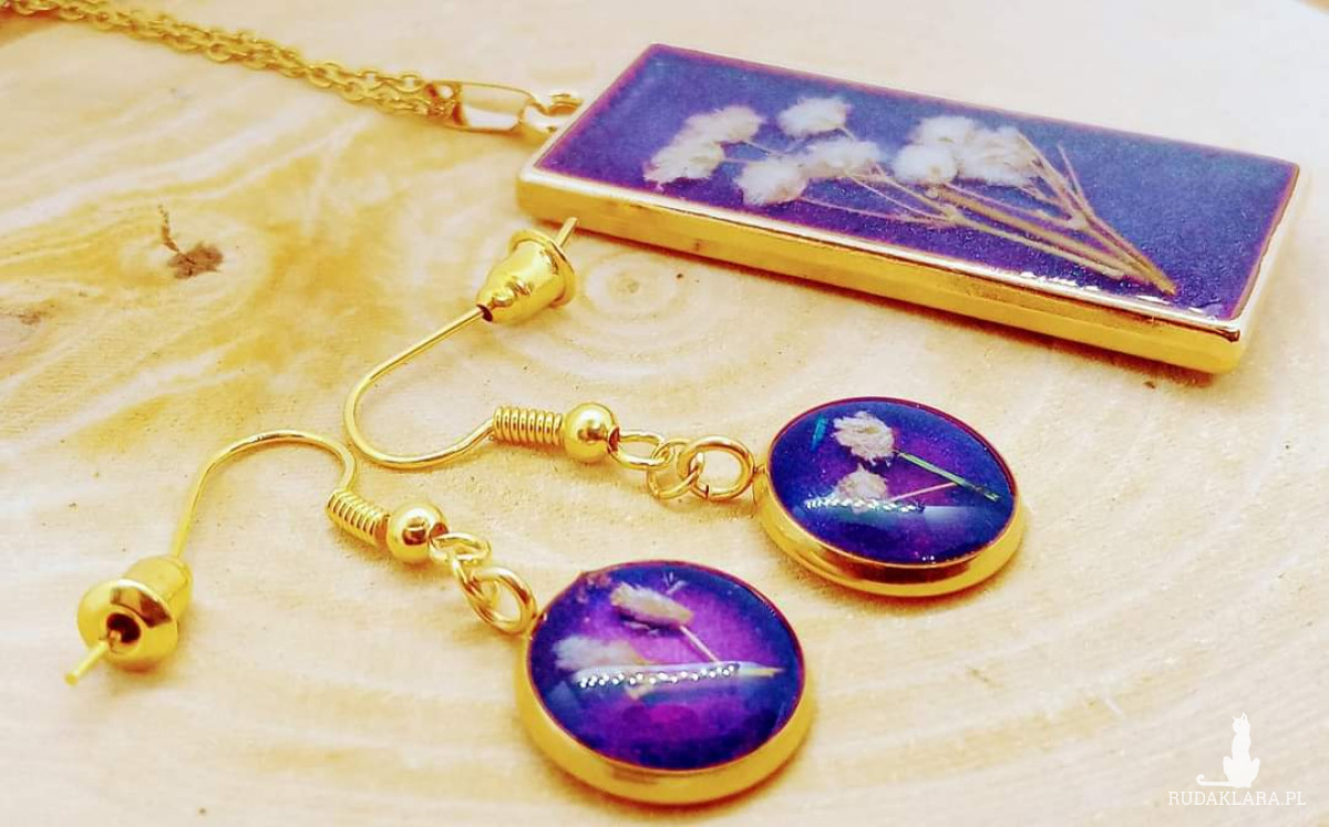 piękny komplet biżuterii z kwiatami gipsówki fioletowy stal złoto