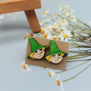 Drewniane kolczyki sztyfty zielone Włóczykij muminki