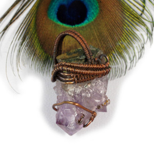 Wisior z  ametystem, Miedziany wisiorek, delikatny ręcznie wykonany, prezent dla niej, prezent dla mamy, na urodziny, handmade