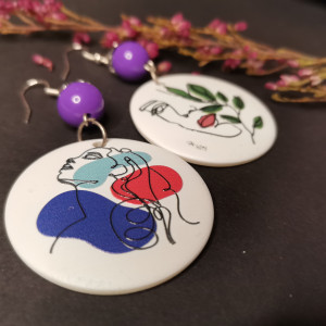 Kolczyki z wizerunkiem kobiety