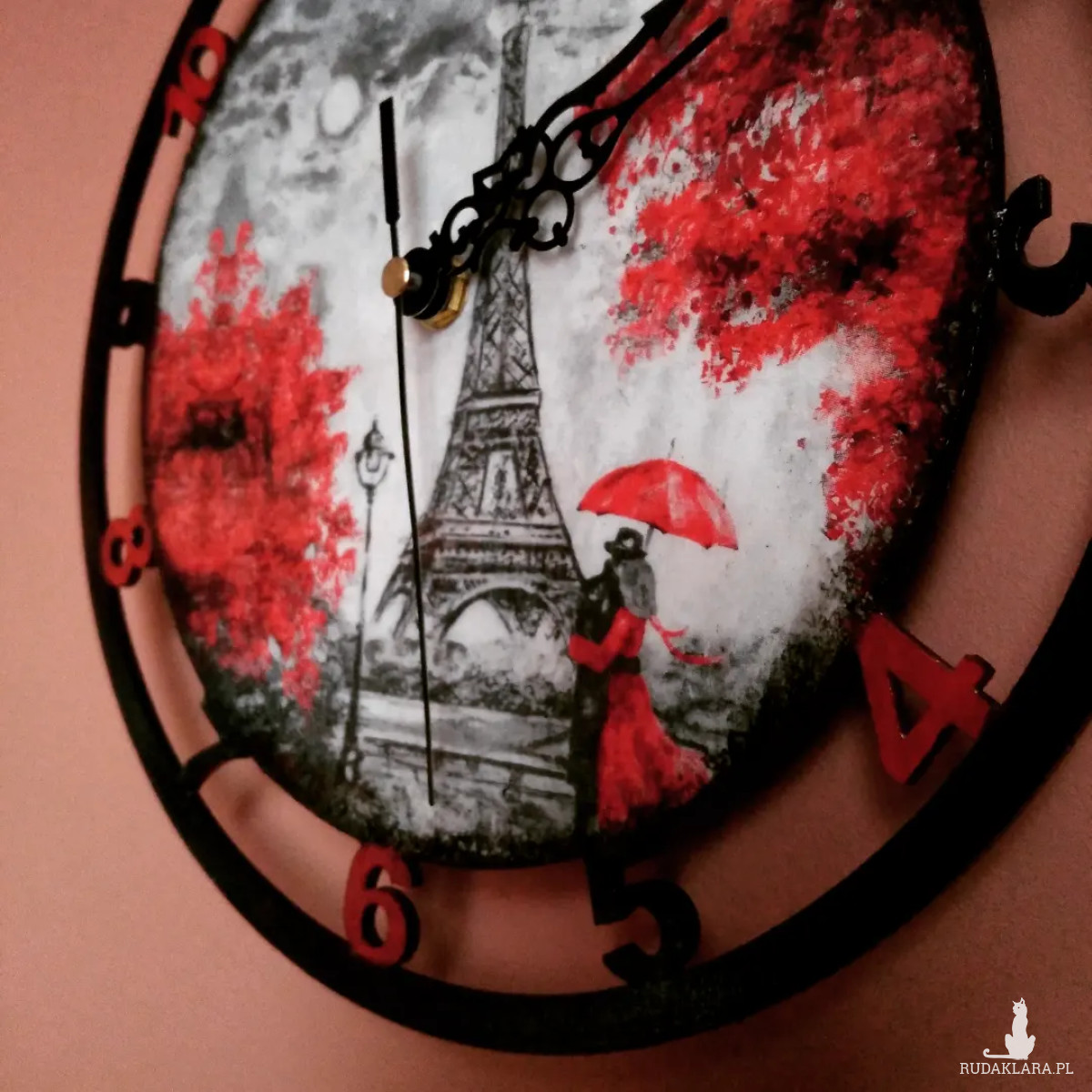 Drewniany Zegar Magia Paryża Zakochani w Paryżu Love in Paris Francuska Miłość Wieża Eiifla Czerwone akcenty decoupage