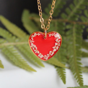 Złota zawieszka złoty wisiorek kwiat naszyjnik żywica z żywicy kwiaty z kwiatami czerwone serce serduszko