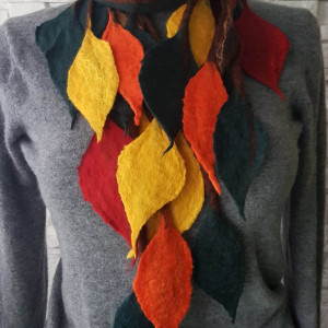 Ozdobny szal , zamotka kolorowe liście