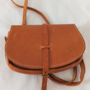 Torebka typu mini listonoszka skórzana