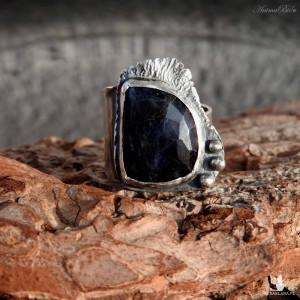 Pierścionek srebrny z szafirem regulowany