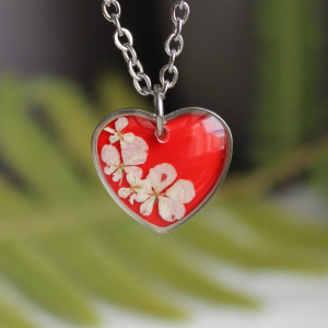 Srebrna zawieszka srebrny wisiorek kwiat naszyjnik żywica z żywicy kwiaty z kwiatami serce serduszko czerwone