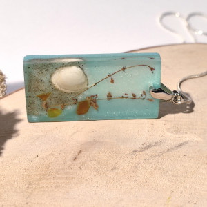 Wisiorek z żywicy - morze zatopione w żywicy