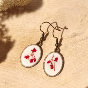 Kolczyki  z żywicy - czerwona smagliczka