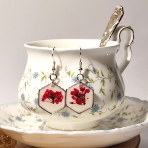 Kolczyki  z żywicy - czerwona smagliczka