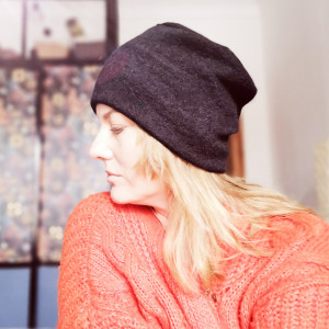 Czarna damska czapka rozmiar uniwersalny