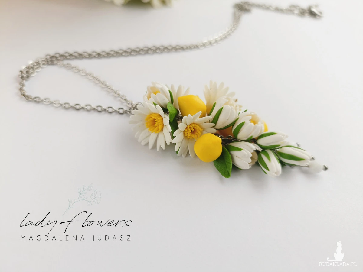 Naszyjnik z cytrynkami i kwiatami