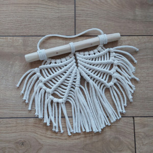 Makrama ścienna SKRZYDŁA XS na gałęzi