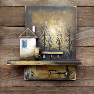 Drewniany wieszak z półeczką - Po zmroku