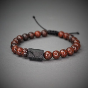 Bransoletka ochronna z turmalinem i jaspisem mahoniowym.