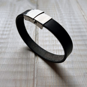 Skórzana bransoletka w kolorze czarnym