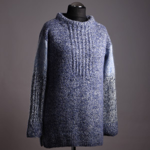 Sweter damski ZIMA, zrobiony ręcznie zrobiony na drutach, melanż granatu, bieli i błękitu.Ciepły sweter z alpaki