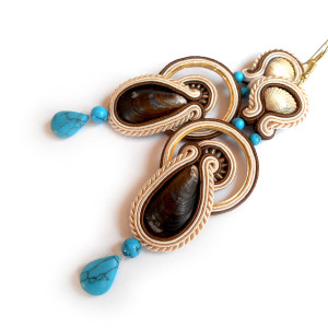 KOLCZYKI SUTASZ BOHO z bałtyckimi muszelkami