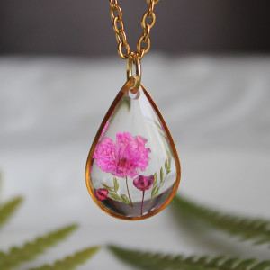 Złota łezka zawieszka złoty wisiorek kwiat naszyjnik żywica z żywicy suszone kwiaty z kwiatami naturalne żywe kwiat różowa gipsówka