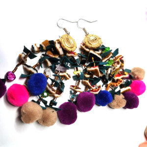 Kolczyki lekkie pompony szalenstwo