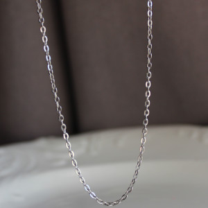 Łańcuszek w kolorze srebrnym