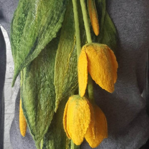 Lariat , zamotka , szal z tulipanami