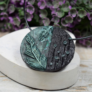 Wisior "liście" w odcieniach butelkowej zieleni