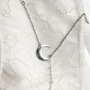 naszyjnik z kamieniem księżycowym, księżycem i gwiazdami