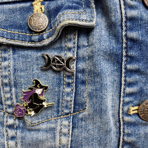 pin czarownica i księżyc 3 fazowy