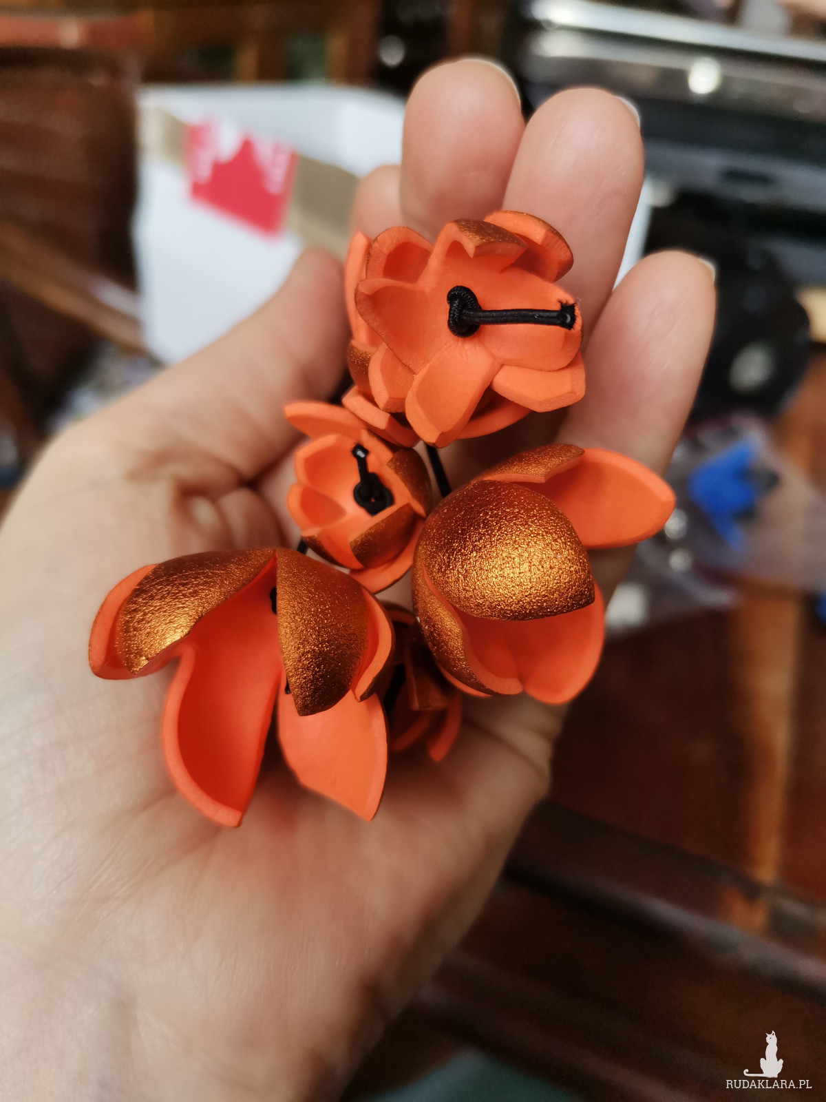 Kolczyki metaliczne pomaranczowe  kwiaty