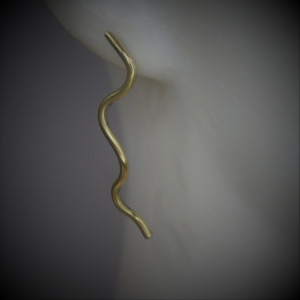 Czas snu/Waż - kolczyk sztyft z mosiądzu.