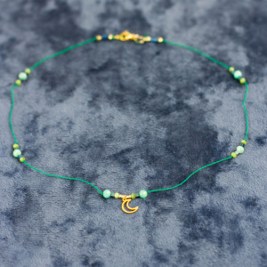 naszyjnik księżyc na nici jedwabnej z dodatkiem kamieni