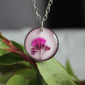 Srebrna zawieszka srebrny wisiorek kwiat naszyjnik żywica z żywicy suszone kwiaty z kwiatami naturalne żywe kwiaty gipsówka różowa pudrowy róż