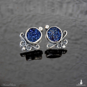 Kolczyki srebrne wkrętki z granatową druzą agatu