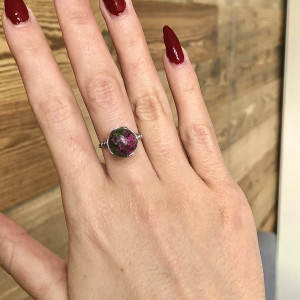 pierścionek regulowany ZOISYT Z RUBINEM stal chirurgiczna