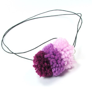 Pompon kolorowy słodki naszyjnik