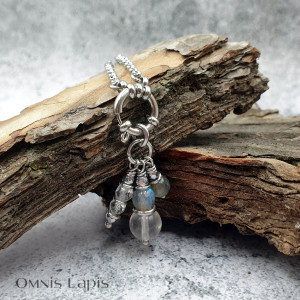 Wisiorek z ozdobnym zapięciem- kryształ górski, labradoryt, hematyt