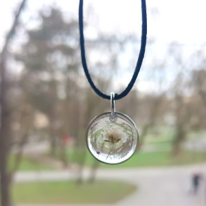 Wisiorek z gipsówką gipsówka biała naszyjnik z żywicy