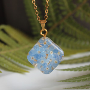 Złota zawieszka złoty wisiorek niezapominajki kwiat naszyjnik żywica z żywicy kwiaty z kwiatami niezapominajka z niezapominajkami