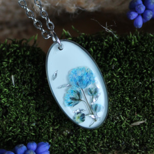 Srebrna jajowata zawieszka srebrny wisiorek kwiat naszyjnik żywica z żywicy kwiaty z kwiatami Niebieska gipsówka