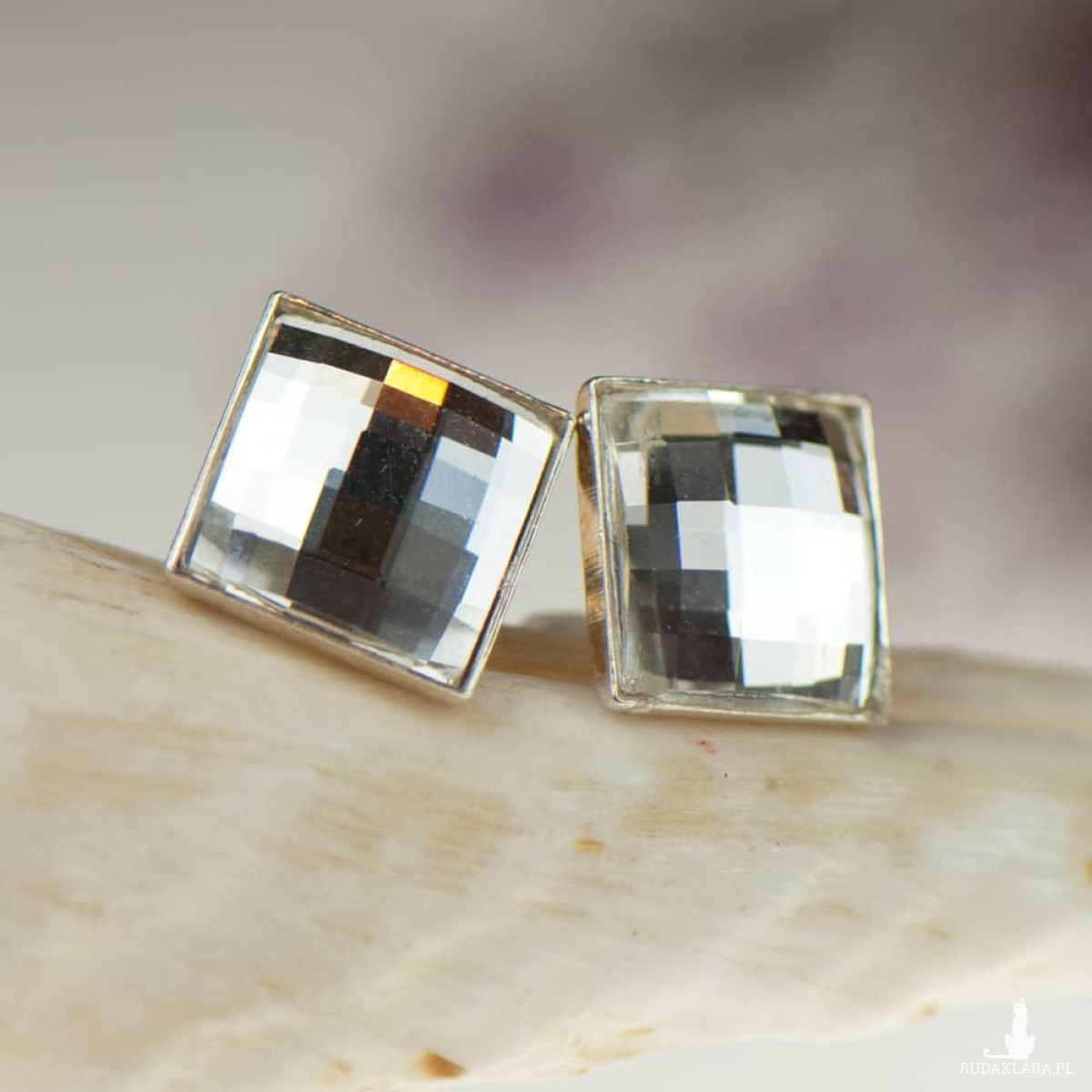 Srebrne kolczyki z kwadratowymi kryształami d083