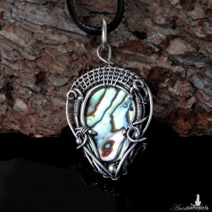 Wisiorek srebrny z muszlą Paua wyplatany