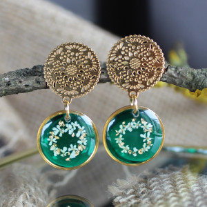 Szmaragdowe kolczyki z dziką marchwią szmaragd zielone żywica epoksydowa