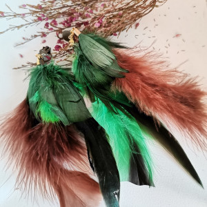 Klipsy długie etno pióra zielono brazowe