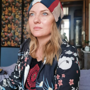 Czapka w paski smerfetka