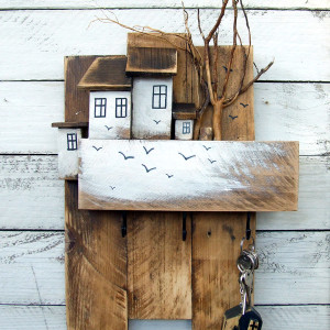 Drewniany wieszak z domkami - Zacisze