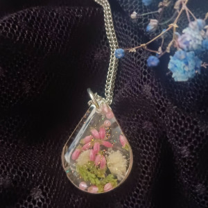 Naszyjnik łezka wrzos różowy brokat