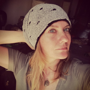 Czapka szara  damska uniwersalna