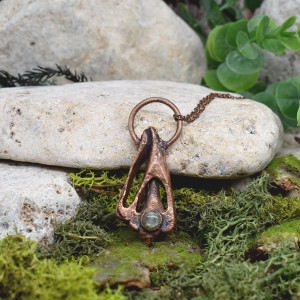 Miedziana muszla skrzydelnika z labradorytem #29