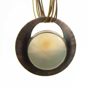 Miedziany naszyjnik z mlecznym agatem c1042