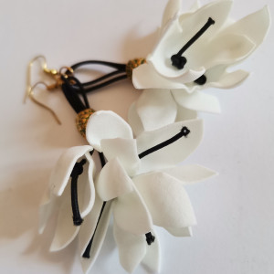 Kolczyki Kwiaty białe - zycze ci mężu w wieku średniego kryzysie